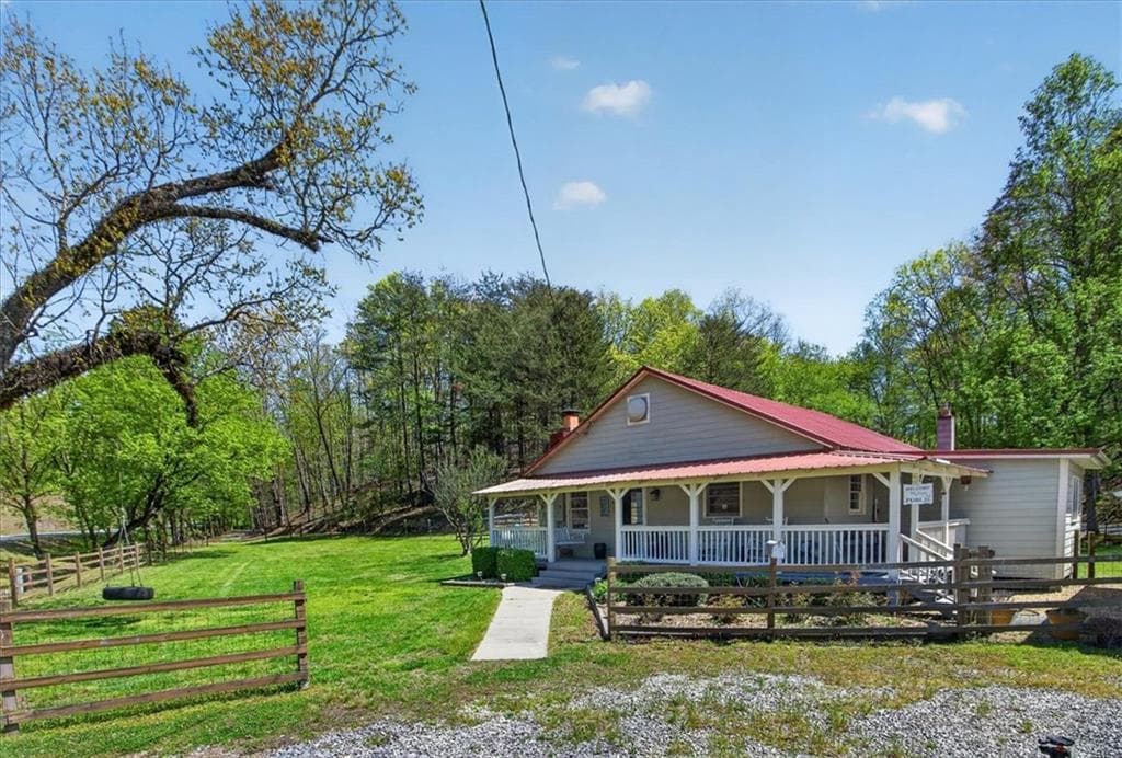 2 bedroom, 1 bathroom, 1,240 sq ft single family residence for sale at 7433 Nicklesville Road, Ranger, GA 30734 — photo 3