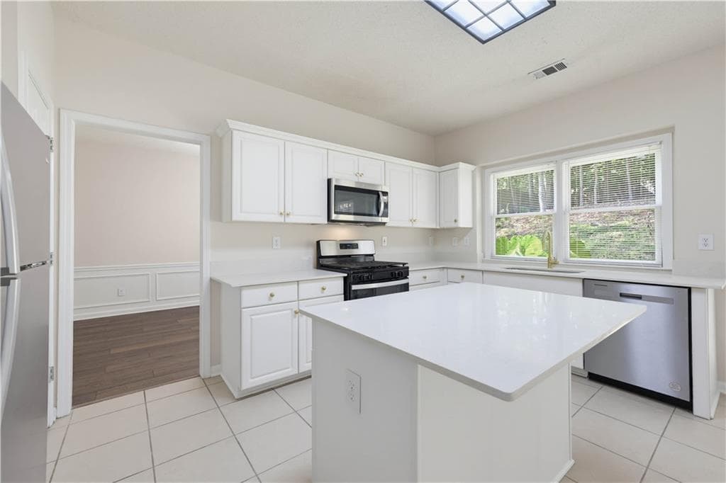 4 bedroom, 3 bathroom, 2,135 sq ft single family residence for sale at 10920 Glenbarr Drive, Johns Creek, GA 30097 — photo 10