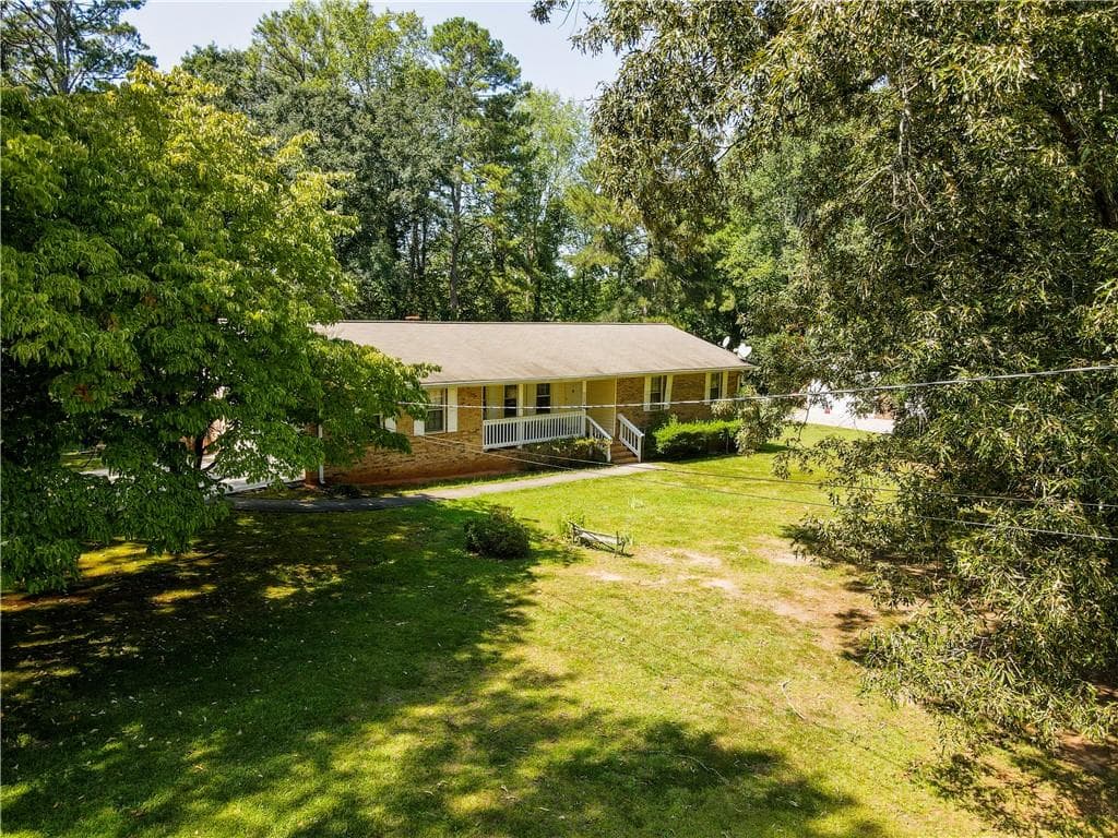 4 bedroom, 2 bathroom, 1,550 sq ft single family residence for sale at 160 Helen Lane, Stockbridge, GA 30281 — photo 2