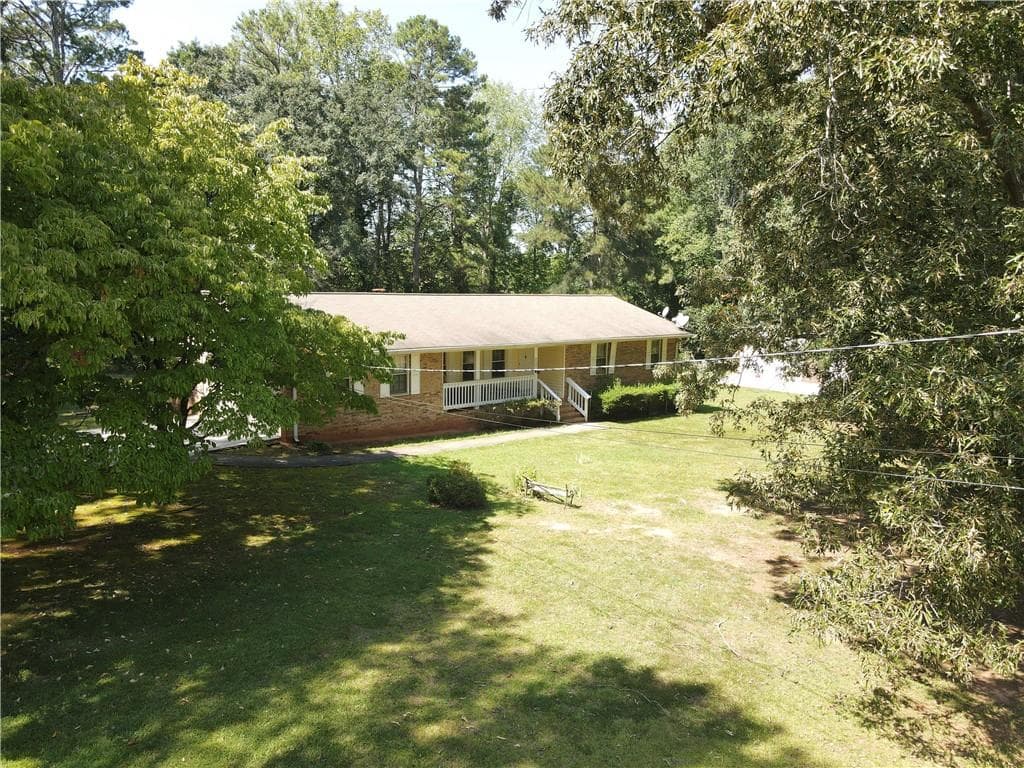 4 bedroom, 2 bathroom, 1,550 sq ft single family residence for sale at 160 Helen Lane, Stockbridge, GA 30281 — photo 6