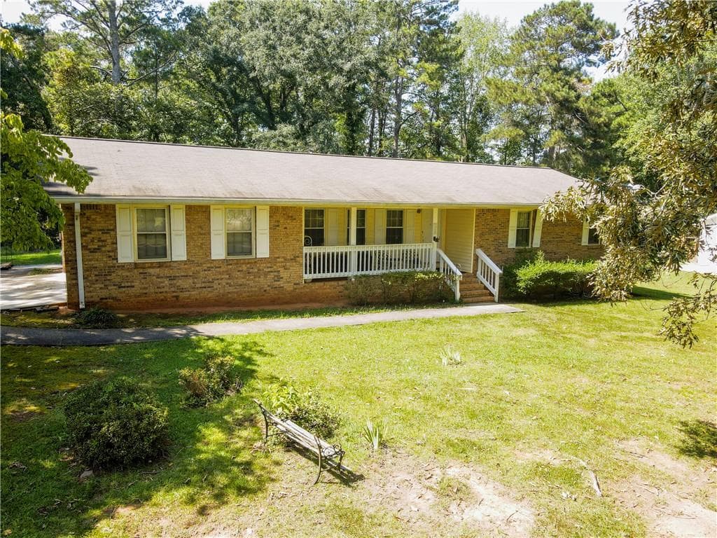 4 bedroom, 2 bathroom, 1,550 sq ft single family residence for sale at 160 Helen Lane, Stockbridge, GA 30281 — photo 7