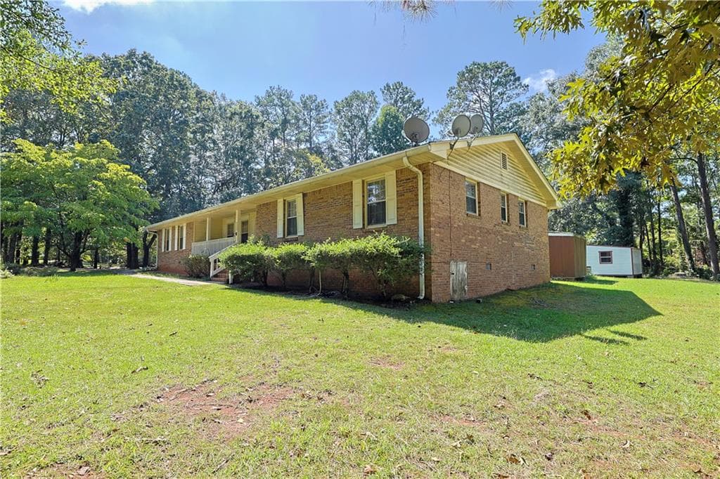 4 bedroom, 2 bathroom, 1,550 sq ft single family residence for sale at 160 Helen Lane, Stockbridge, GA 30281 — photo 8