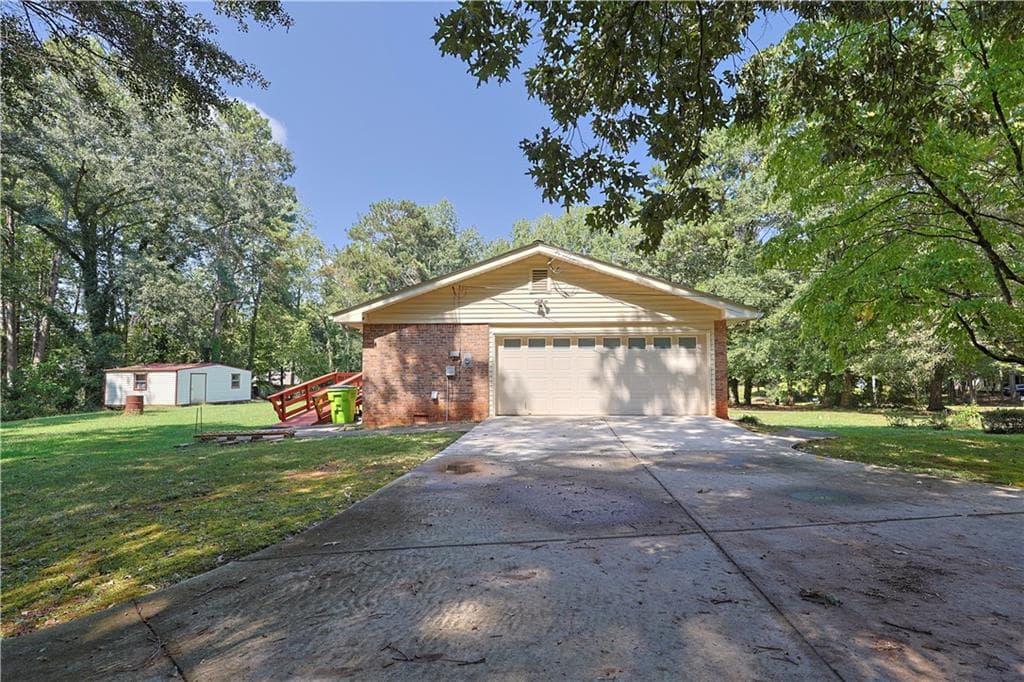 4 bedroom, 2 bathroom, 1,550 sq ft single family residence for sale at 160 Helen Lane, Stockbridge, GA 30281 — photo 10