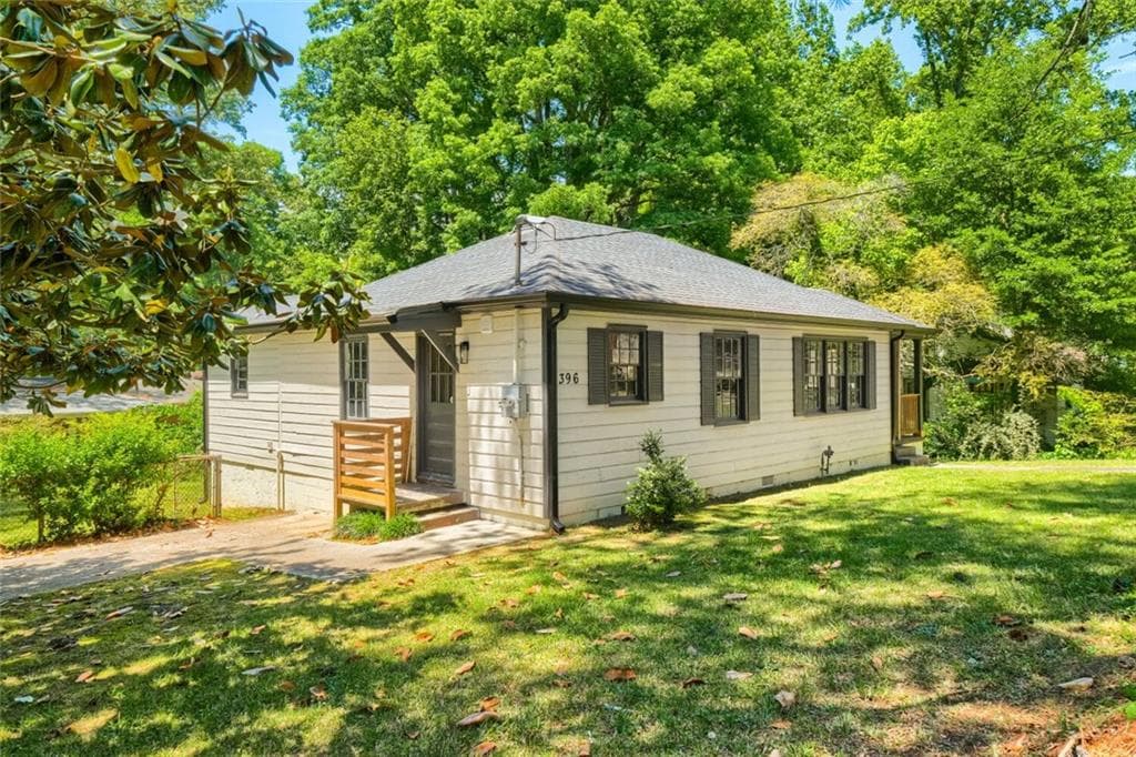 2 bedroom, 2 bathroom, 1,103 sq ft single family residence for sale at 396 Forrest Ridge Drive, Atlanta, GA 30318 — photo 2