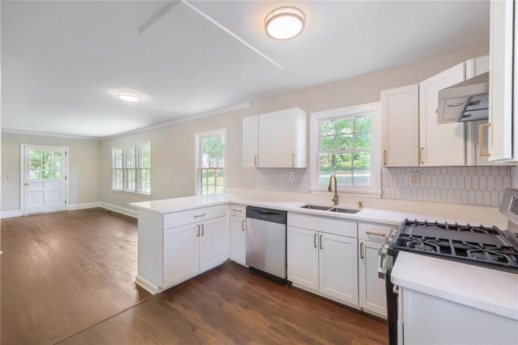 2 bedroom, 2 bathroom, 1,103 sq ft single family residence for sale at 396 Forrest Ridge Drive, Atlanta, GA 30318 — photo 6
