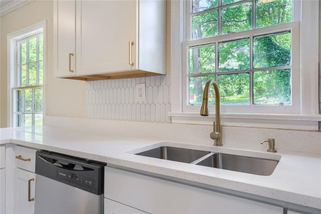 2 bedroom, 2 bathroom, 1,103 sq ft single family residence for sale at 396 Forrest Ridge Drive, Atlanta, GA 30318 — photo 8