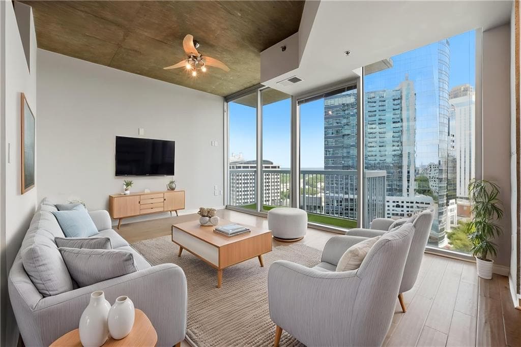 1 bedroom, 1 bathroom, 655 sq ft condominium for rent at 3324 Peachtree Road 1403, Atlanta, GA 30326 for $1,995 a month — photo 3