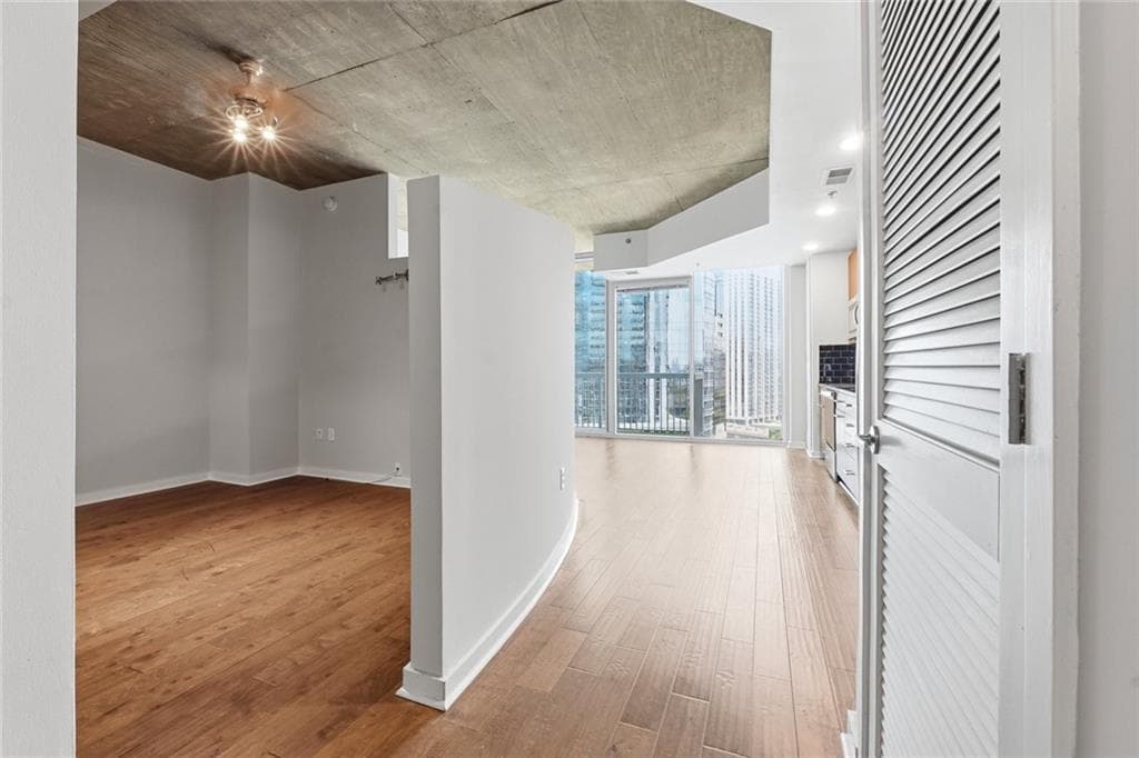 1 bedroom, 1 bathroom, 655 sq ft condominium for rent at 3324 Peachtree Road 1403, Atlanta, GA 30326 for $1,995 a month — photo 6