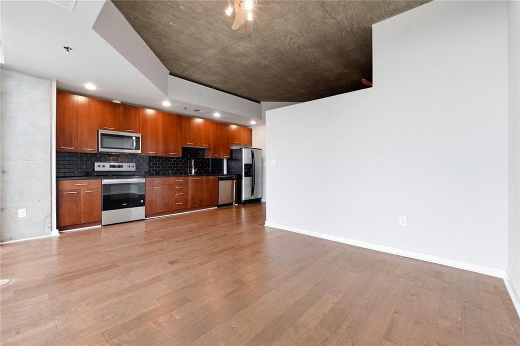 1 bedroom, 1 bathroom, 655 sq ft condominium for rent at 3324 Peachtree Road 1403, Atlanta, GA 30326 for $1,995 a month — photo 10