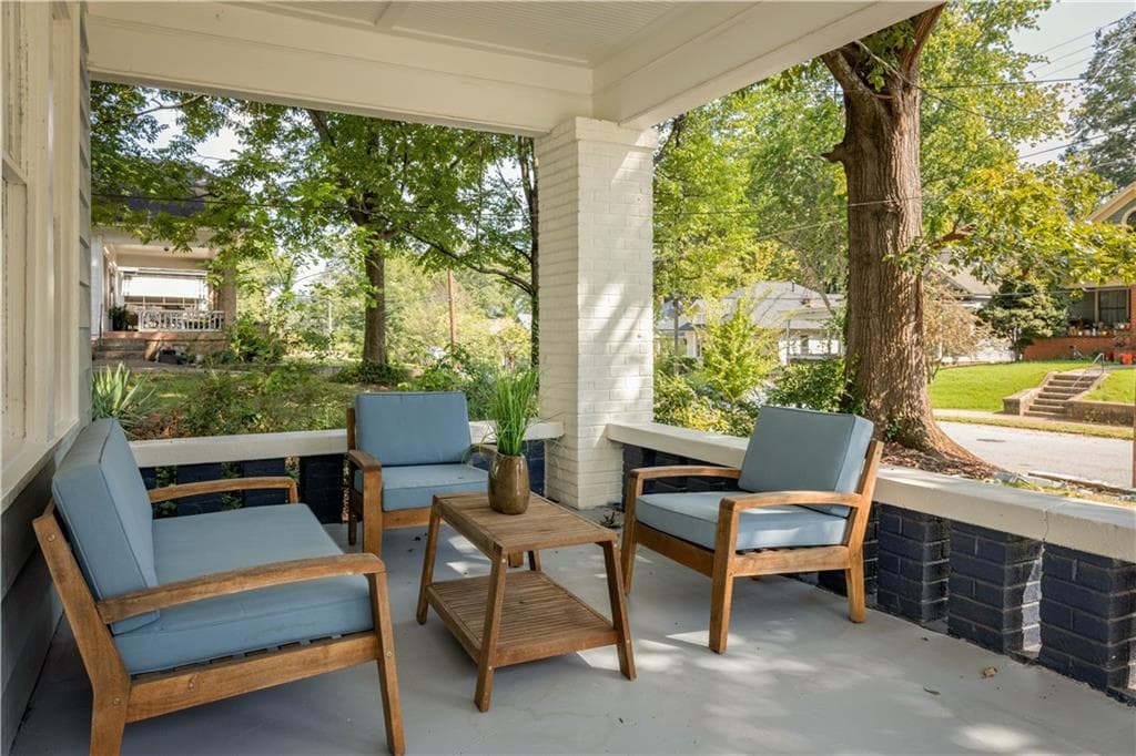 3 bedroom, 2 bathroom, 1,780 sq ft single family residence under contract at 695 Brookline Street, Atlanta, GA 30310 — photo 3