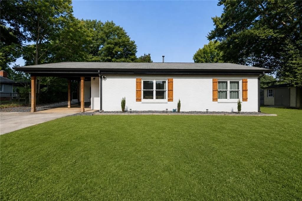 2 bedroom, 1 bathroom, 820 sq ft single family residence for sale at 5201 Adams Street, Covington, GA 30014 — photo 1 of 22
