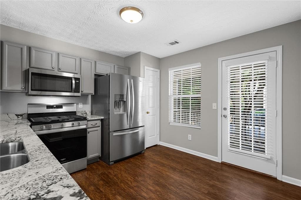 2 bedroom, 2 bathroom, 1,420 sq ft single family residence for sale at 242 Hiawassee Drive, Woodstock, GA 30188 — photo 5