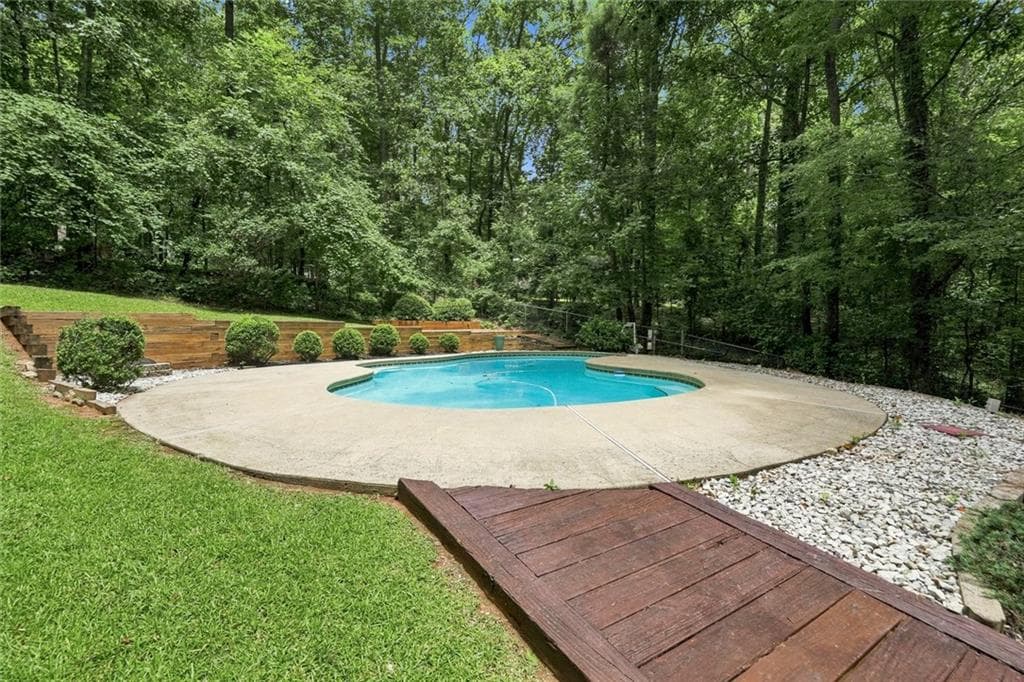 4 bedroom, 3 bathroom, 2,288 sq ft single family residence for sale at 10870 Shallowford Road, Roswell, GA 30075 — photo 2