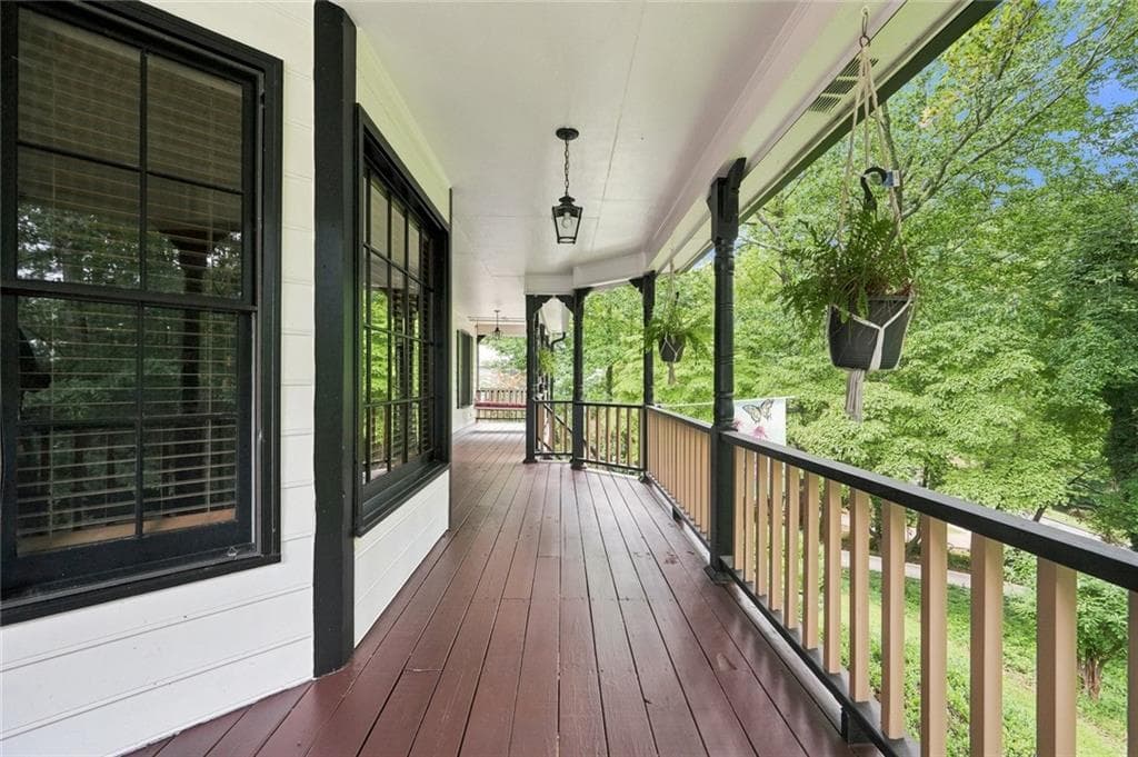 4 bedroom, 3 bathroom, 2,288 sq ft single family residence for sale at 10870 Shallowford Road, Roswell, GA 30075 — photo 4