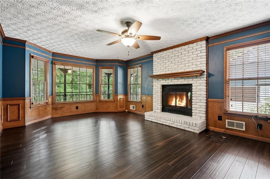 4 bedroom, 3 bathroom, 2,288 sq ft single family residence for sale at 10870 Shallowford Road, Roswell, GA 30075 — photo 8