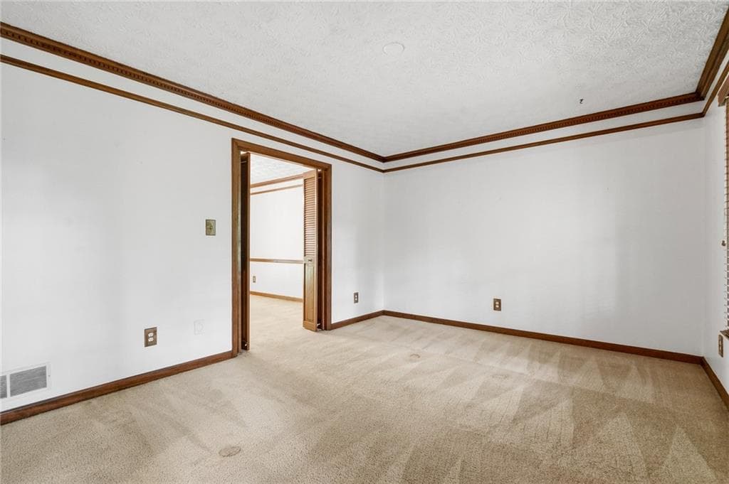 4 bedroom, 3 bathroom, 2,288 sq ft single family residence for sale at 10870 Shallowford Road, Roswell, GA 30075 — photo 9