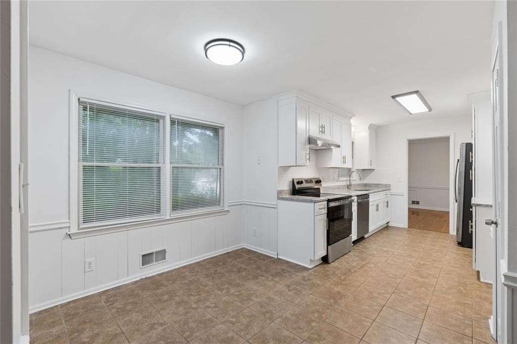 4 bedroom, 3 bathroom, 2,172 sq ft single family residence for sale at 4143 Wellington Hills Drive, Snellville, GA 30039 — photo 10