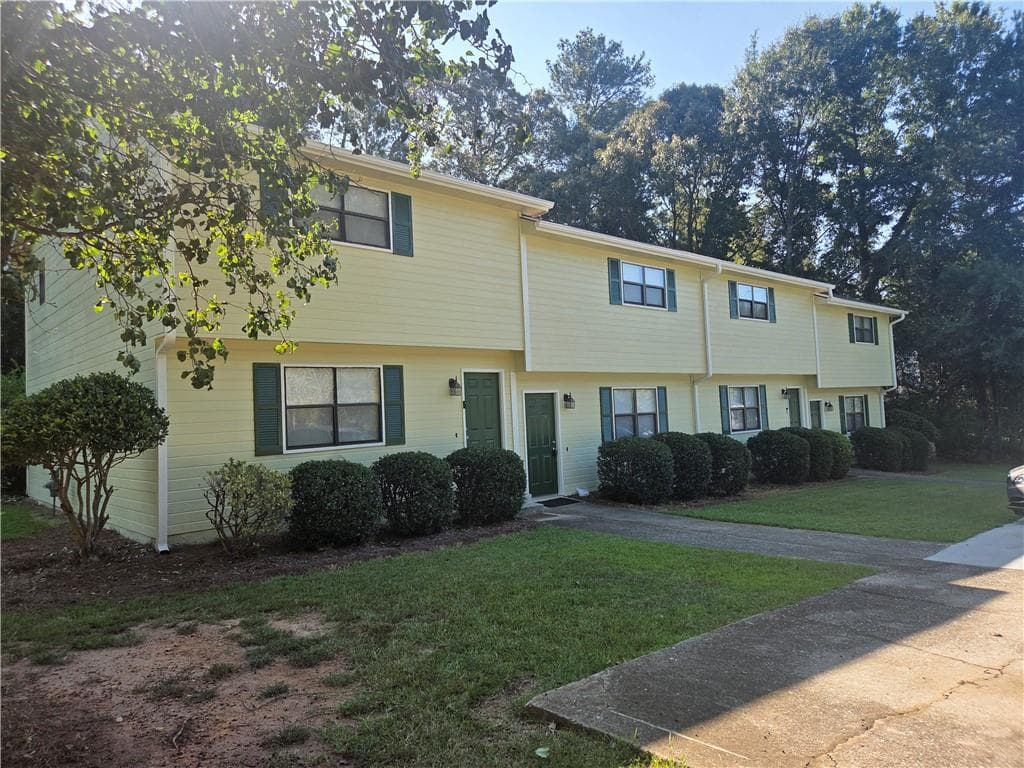2 bedroom, 2 bathroom, 1,240 sq ft duplex for rent at 8492 Pineland Drive, Jonesboro, GA 30238 for $1,475 a month — photo 2