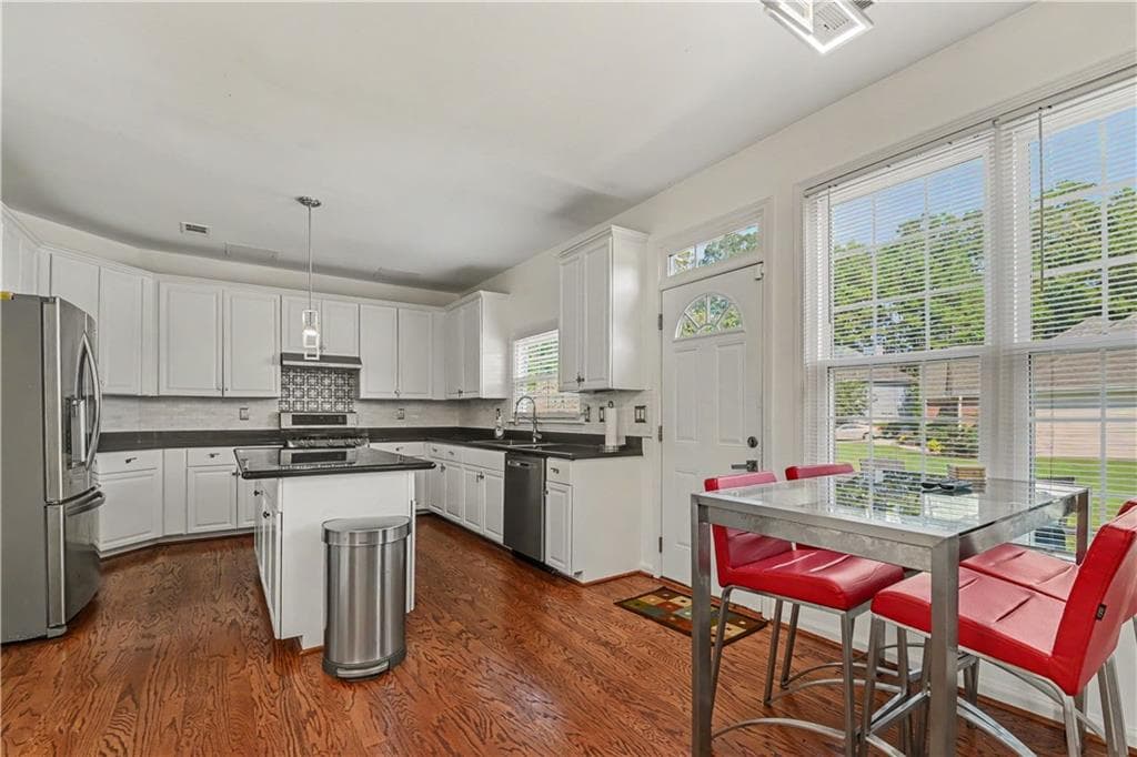 4 bedroom, 3 bathroom, 2,624 sq ft single family residence for sale at 305 Belgrave Court, Atlanta, GA 30331 — photo 9