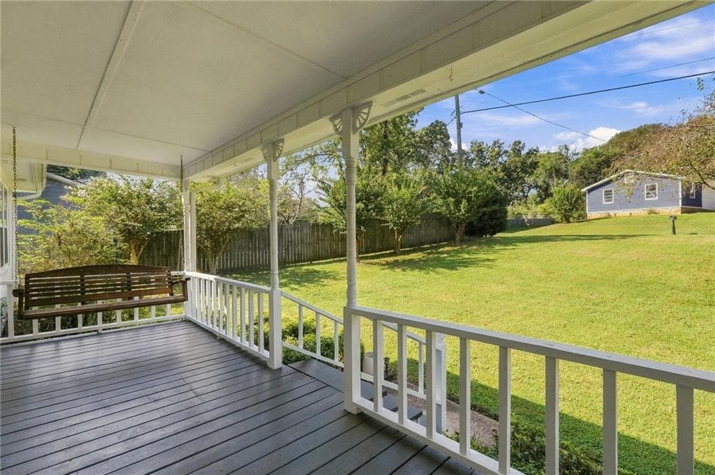 4 bedroom, 2 bathroom, 2,584 sq ft single family residence for sale at 218 King Arthur Drive, Woodstock, GA 30189 — photo 4