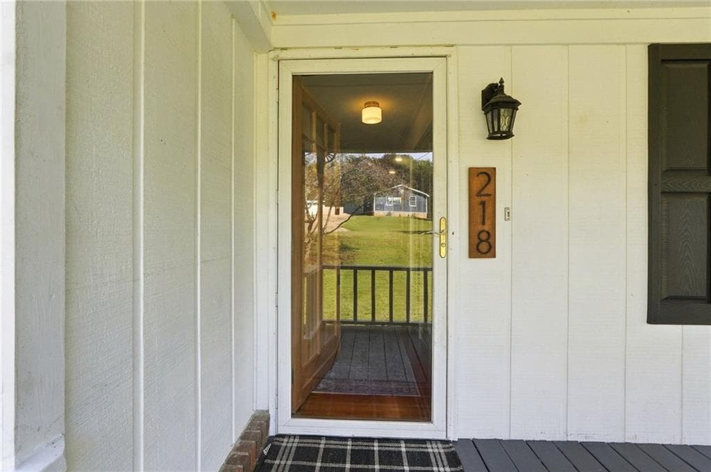 4 bedroom, 2 bathroom, 2,584 sq ft single family residence for sale at 218 King Arthur Drive, Woodstock, GA 30189 — photo 5