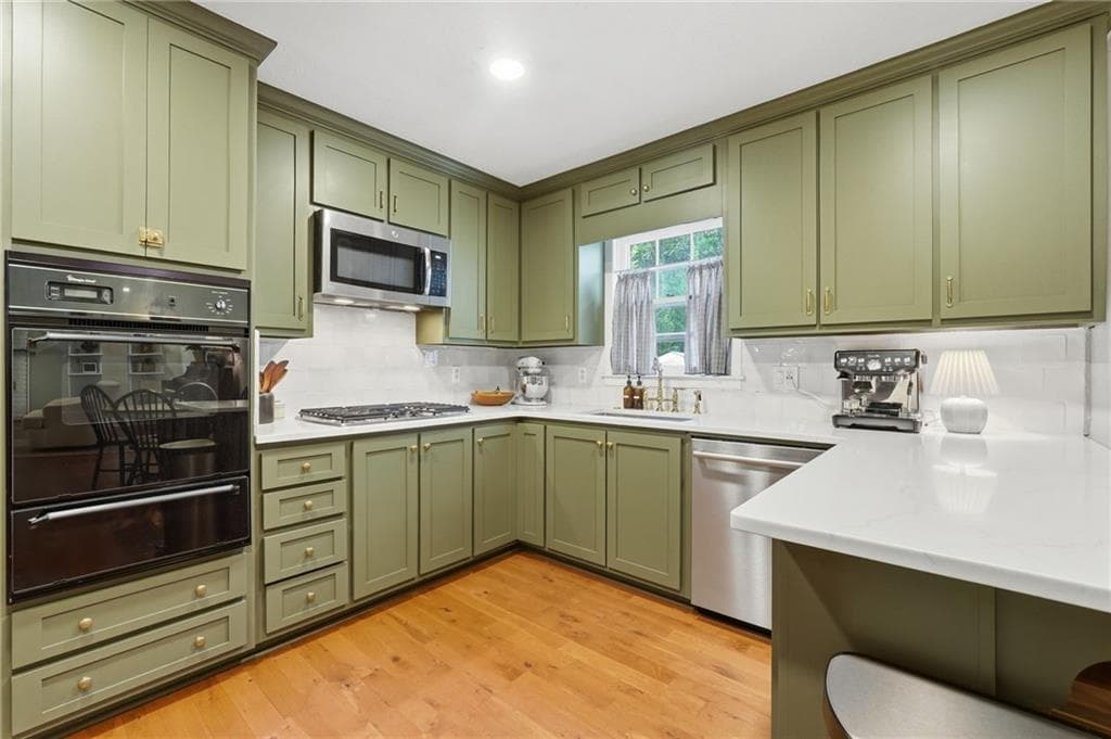 4 bedroom, 2 bathroom, 2,584 sq ft single family residence for sale at 218 King Arthur Drive, Woodstock, GA 30189 — photo 10