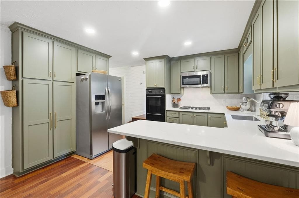 4 bedroom, 2 bathroom, 2,584 sq ft single family residence for sale at 218 King Arthur Drive, Woodstock, GA 30189 — photo 9