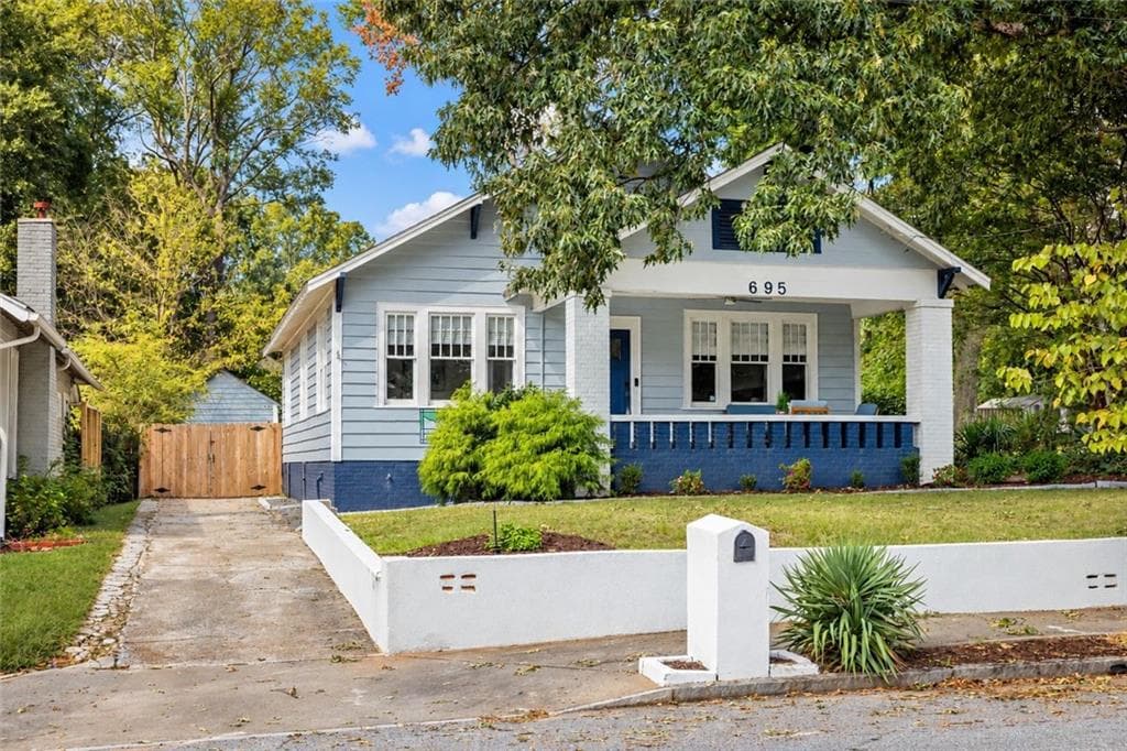 3 bedroom, 2 bathroom, 1,780 sq ft single family residence under contract at 695 Brookline Street, Atlanta, GA 30310 — photo 2