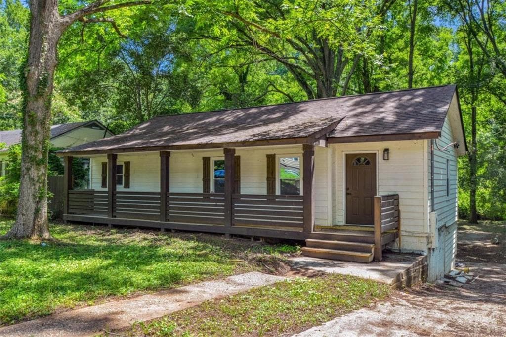 4 bedroom, 3 bathroom, 1,700 sq ft single family residence for sale at 2256 Carey Drive, Atlanta, GA 30315 — photo 2