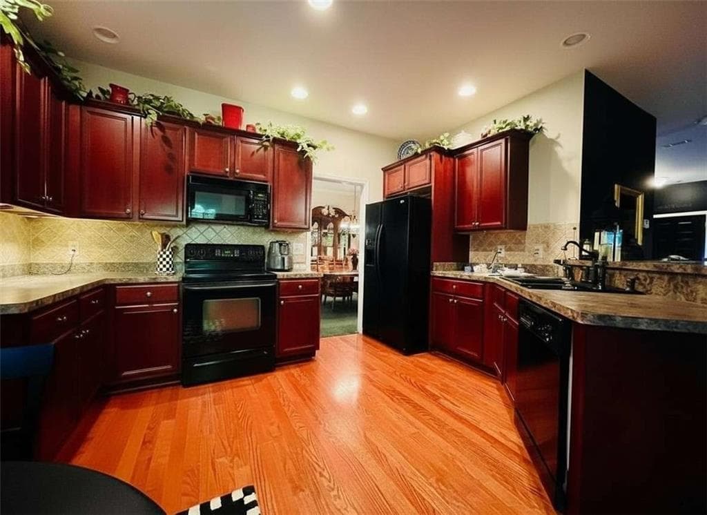 4 bedroom, 3 bathroom, 2,438 sq ft single family residence for sale at 933 Vinings Drive, Winder, GA 30680 — photo 7