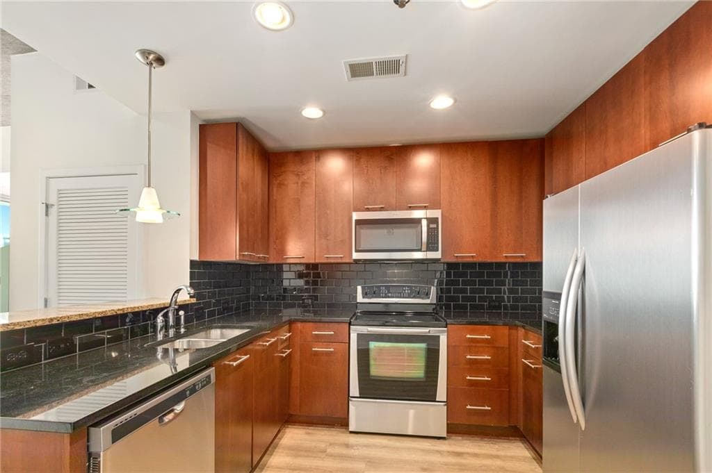 1 bedroom, 1 bathroom, 764 sq ft condominium for rent at 3324 Peachtree Road 2610, Atlanta, GA 30326 for $2,095 a month — photo 6