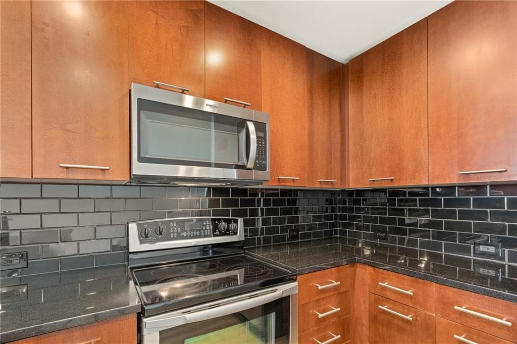 1 bedroom, 1 bathroom, 764 sq ft condominium for rent at 3324 Peachtree Road 2610, Atlanta, GA 30326 for $2,095 a month — photo 7