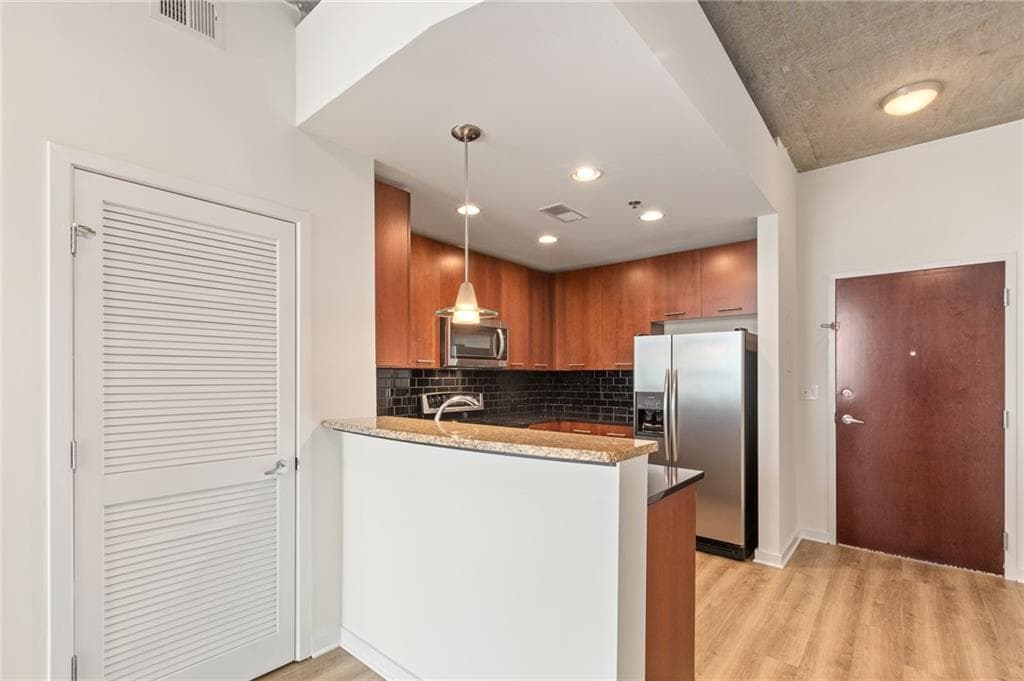 1 bedroom, 1 bathroom, 764 sq ft condominium for rent at 3324 Peachtree Road 2610, Atlanta, GA 30326 for $2,095 a month — photo 10
