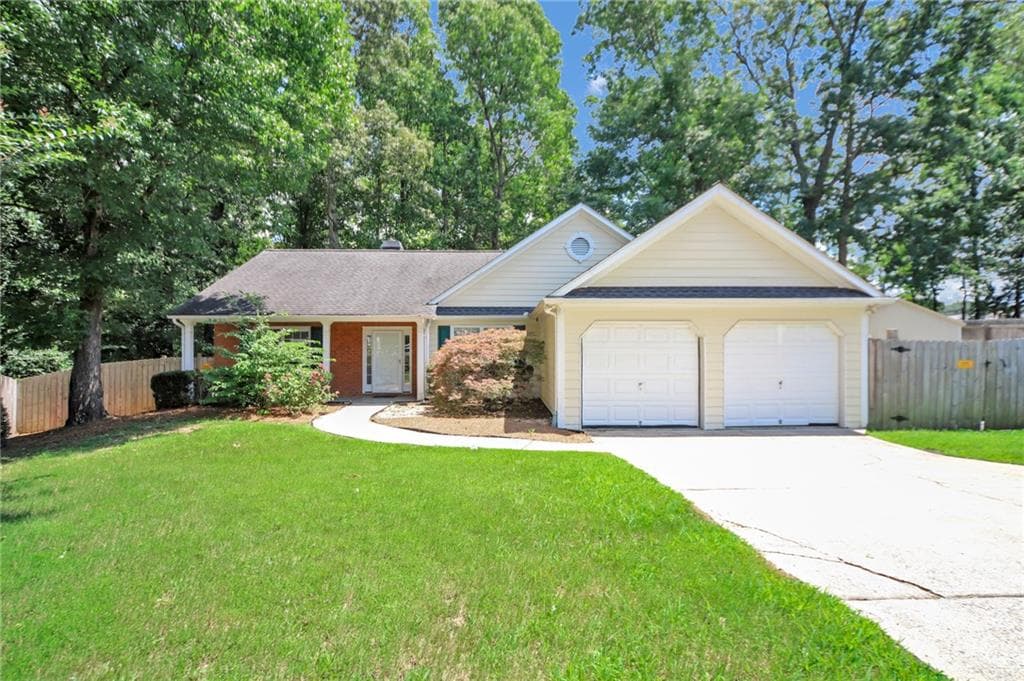 3 bedroom, 2 bathroom, 1,648 sq ft single family residence for sale at 2701 Abbotts Glen Place, Acworth, GA 30101
