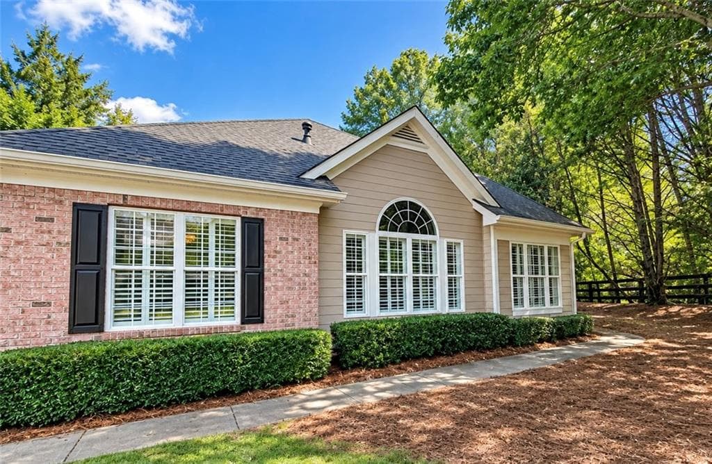 3 bedroom, 2 bathroom, 1,854 sq ft condominium for rent at 2100 Village Lane, Roswell, GA 30075 for $3,350 a month