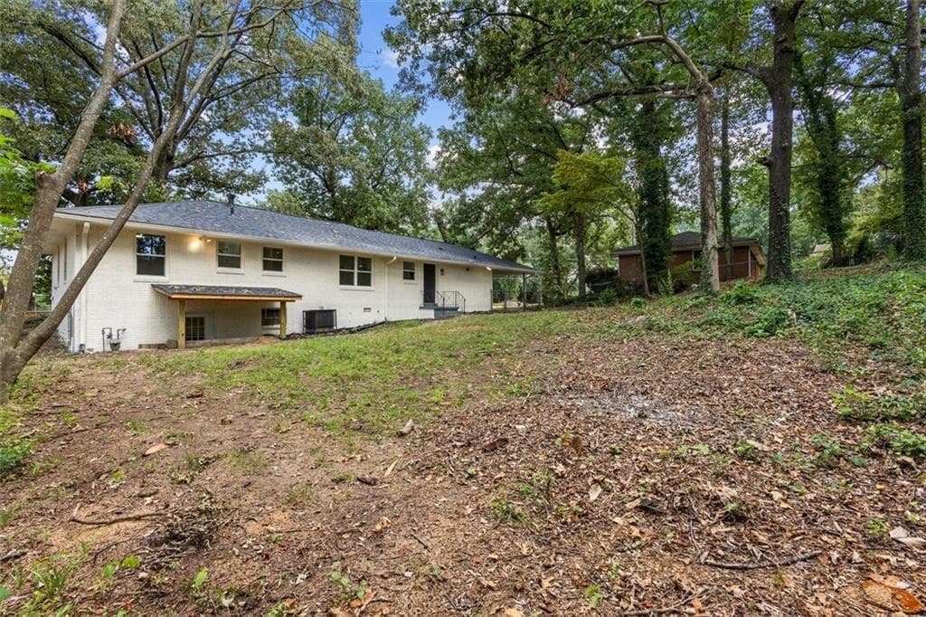 3 bedroom, 3 bathroom, 1,677 sq ft single family residence for sale at 650 Bolton Road, Atlanta, GA 30331 — photo 2