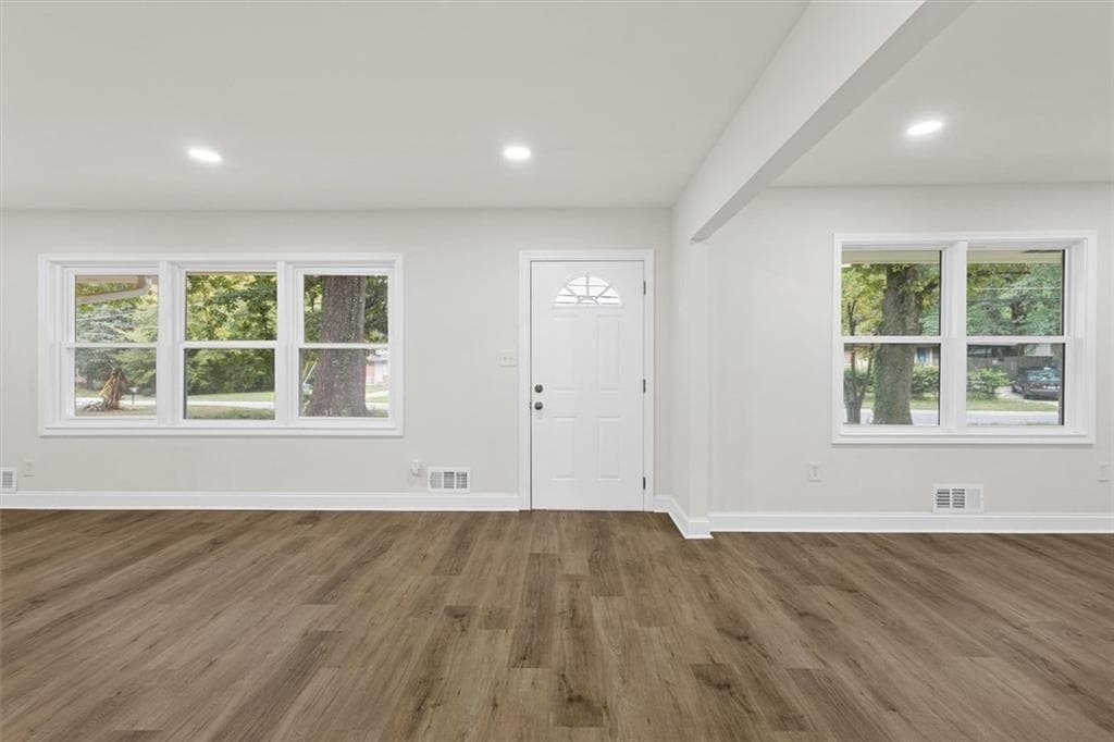 3 bedroom, 3 bathroom, 1,677 sq ft single family residence for sale at 650 Bolton Road, Atlanta, GA 30331 — photo 5