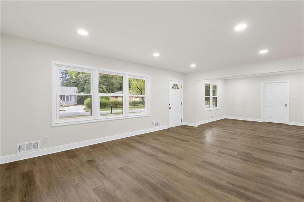 3 bedroom, 3 bathroom, 1,677 sq ft single family residence for sale at 650 Bolton Road, Atlanta, GA 30331 — photo 6