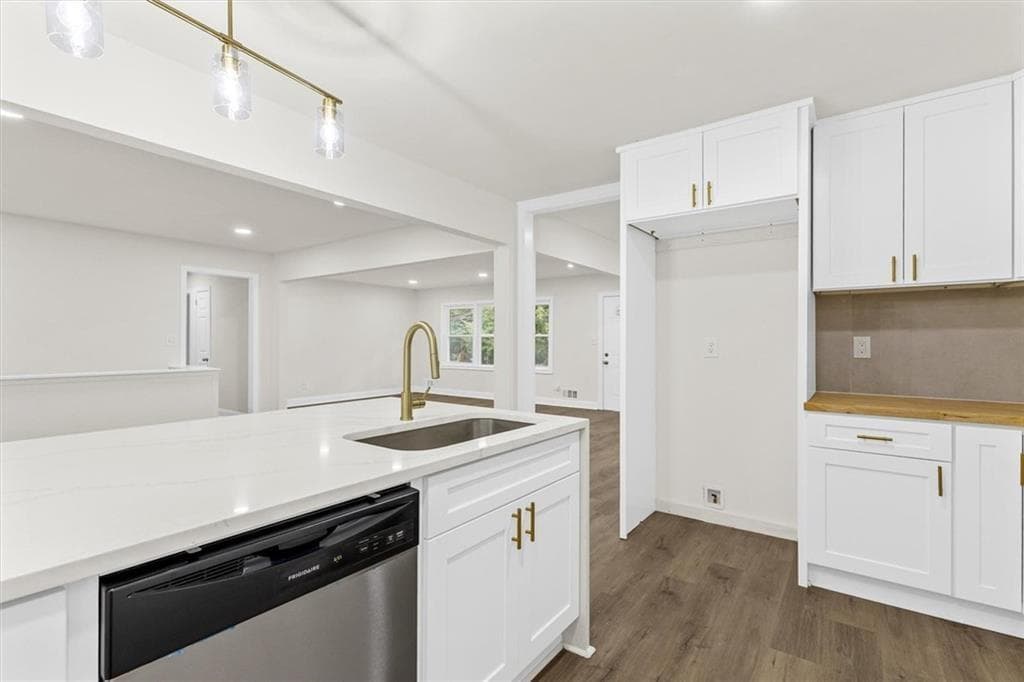 3 bedroom, 3 bathroom, 1,677 sq ft single family residence for sale at 650 Bolton Road, Atlanta, GA 30331 — photo 8