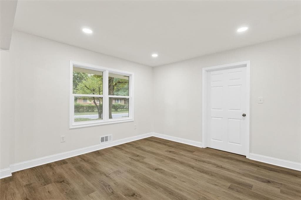 3 bedroom, 3 bathroom, 1,677 sq ft single family residence for sale at 650 Bolton Road, Atlanta, GA 30331 — photo 9