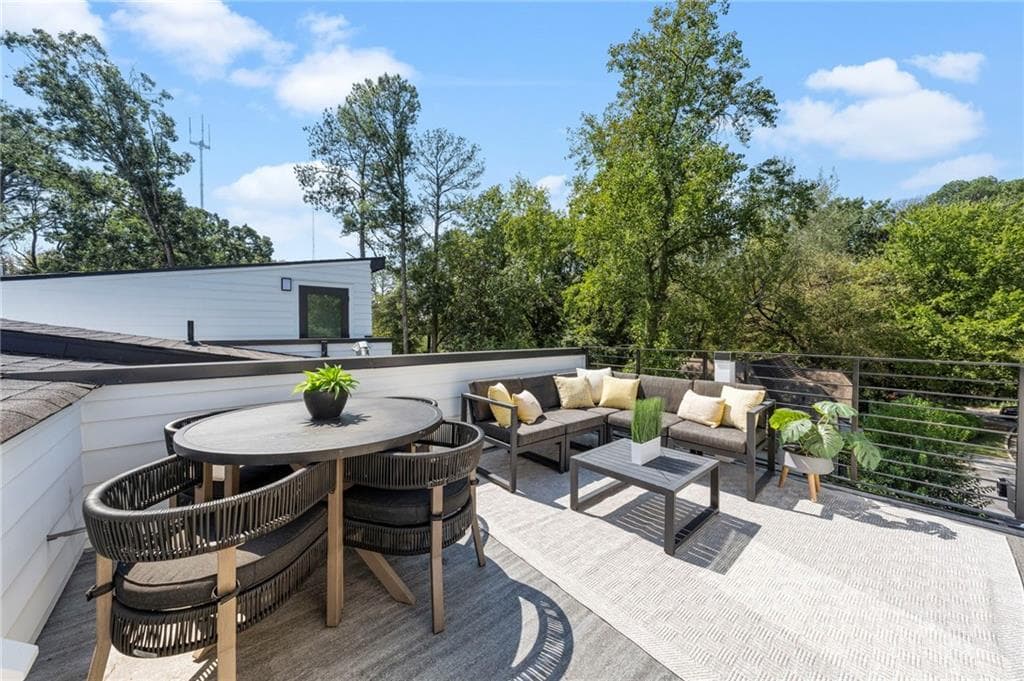 3 bedroom, 4 bathroom, 1,976 sq ft condominium for sale at 1189 Frederick Walk, Atlanta, GA 30324