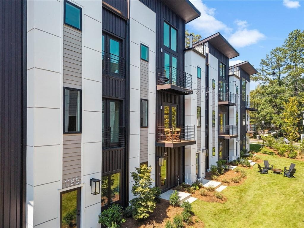 3 bedroom, 4 bathroom, 1,976 sq ft condominium for sale at 1189 Frederick Walk, Atlanta, GA 30324 — photo 2