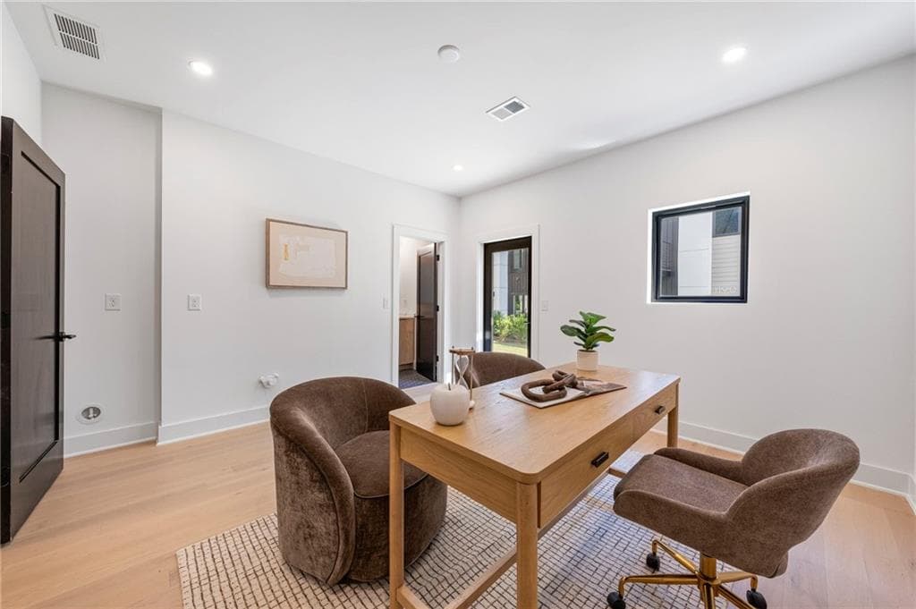3 bedroom, 4 bathroom, 1,976 sq ft condominium for sale at 1189 Frederick Walk, Atlanta, GA 30324 — photo 4