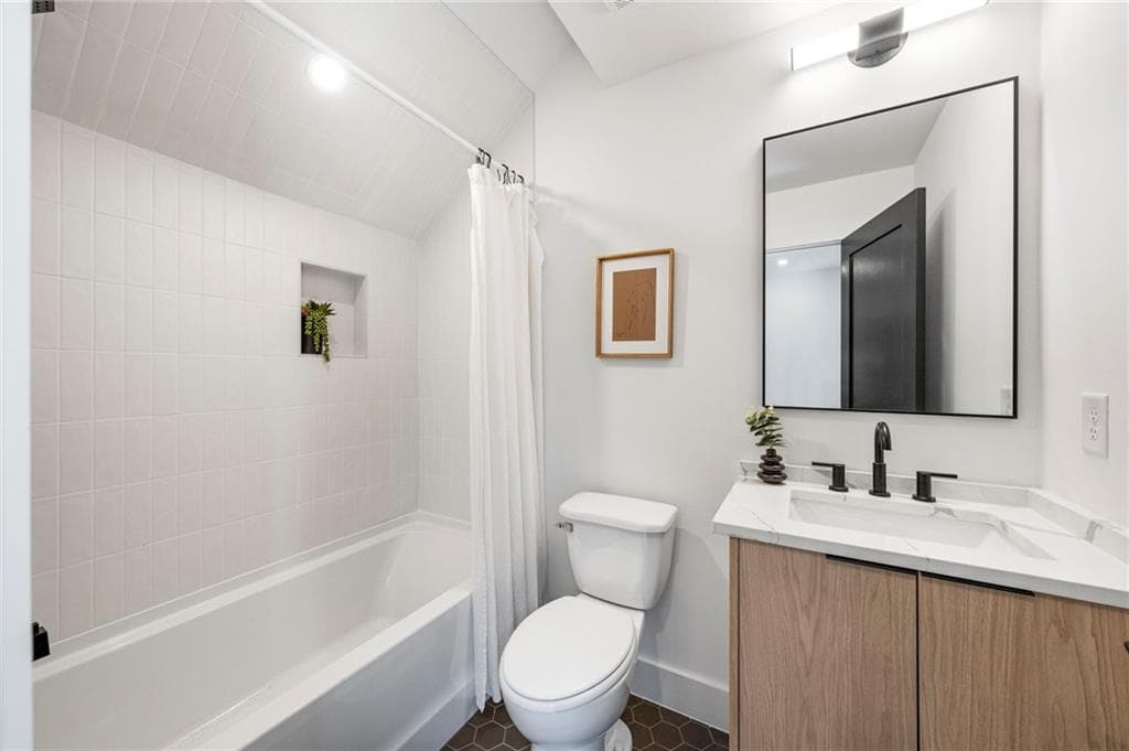 3 bedroom, 4 bathroom, 1,976 sq ft condominium for sale at 1189 Frederick Walk, Atlanta, GA 30324 — photo 5