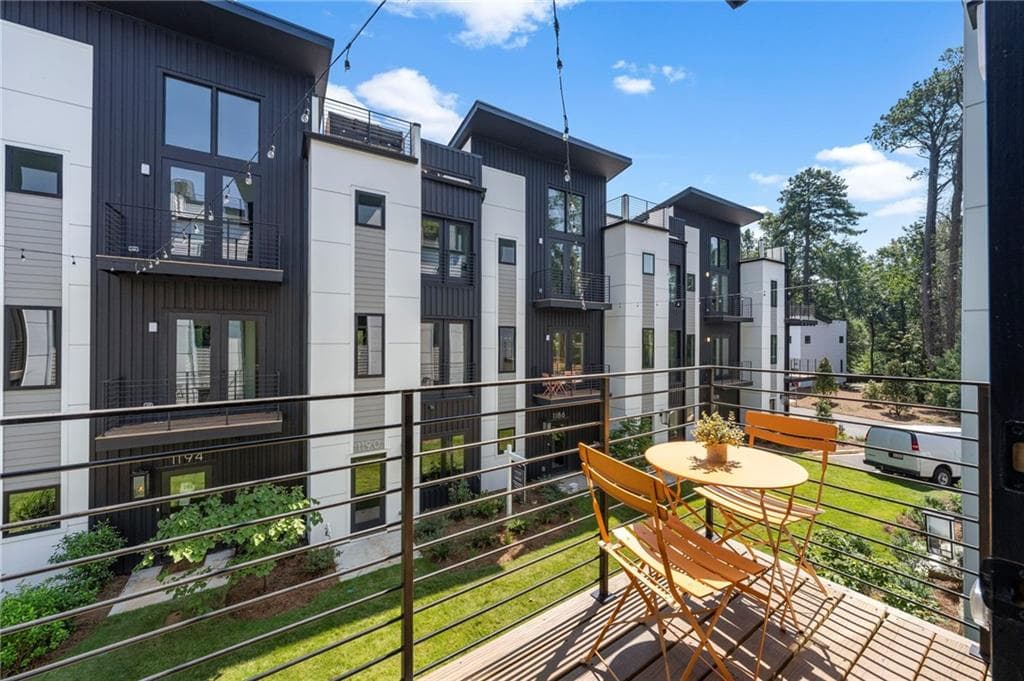 3 bedroom, 4 bathroom, 1,976 sq ft condominium for sale at 1189 Frederick Walk, Atlanta, GA 30324 — photo 9