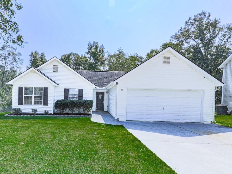 3 bedroom, 2 bathroom, 1,000 sq ft single family residence for sale at 15 Oak Grove Lane, Adairsville, GA 30103