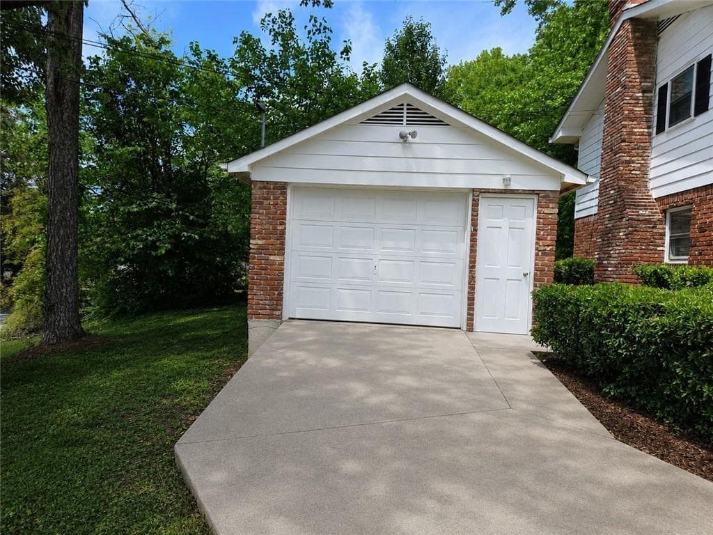 4 bedroom, 2 bathroom, 1,621 sq ft single family residence for sale at 1037 Mell Avenue, Clarkston, GA 30021 — photo 4