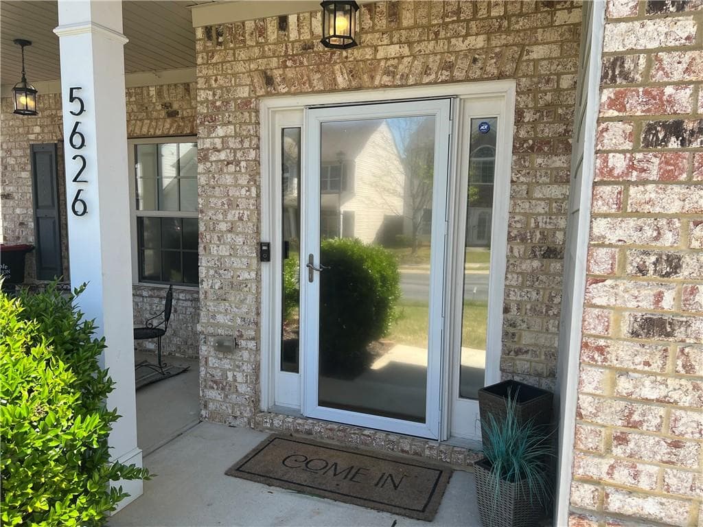 4 bedroom, 3 bathroom, 2,286 sq ft single family residence for rent at 5626 Savannah River Road, Atlanta, GA 30349 for $2,900 a month — photo 3