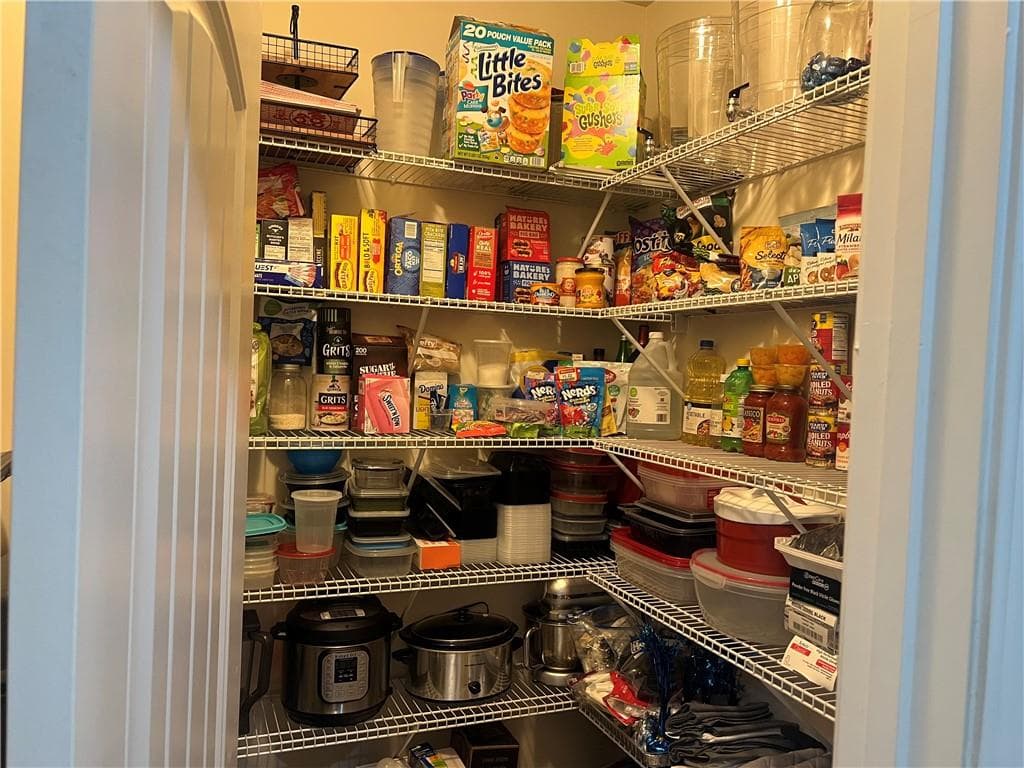 4 bedroom, 3 bathroom, 2,286 sq ft single family residence for rent at 5626 Savannah River Road, Atlanta, GA 30349 for $2,900 a month — photo 10