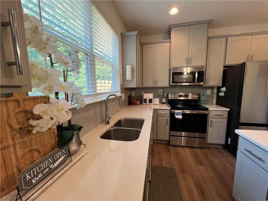 3 bedroom, 3 bathroom, 1,957 sq ft townhouse for sale at 7705 Baron Road, South Fulton, GA 30213 — photo 5